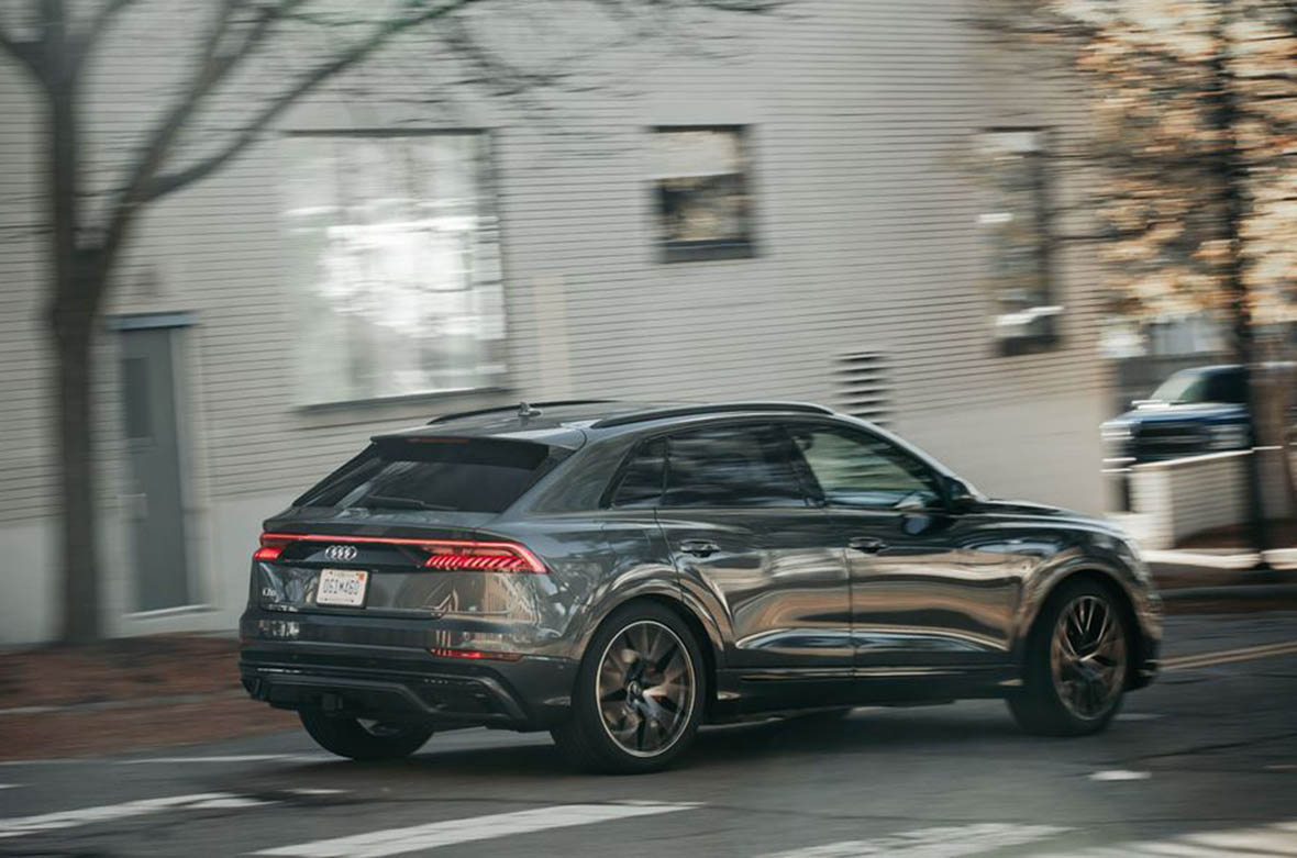 2019-audi-q8-137-1544802617.jpg