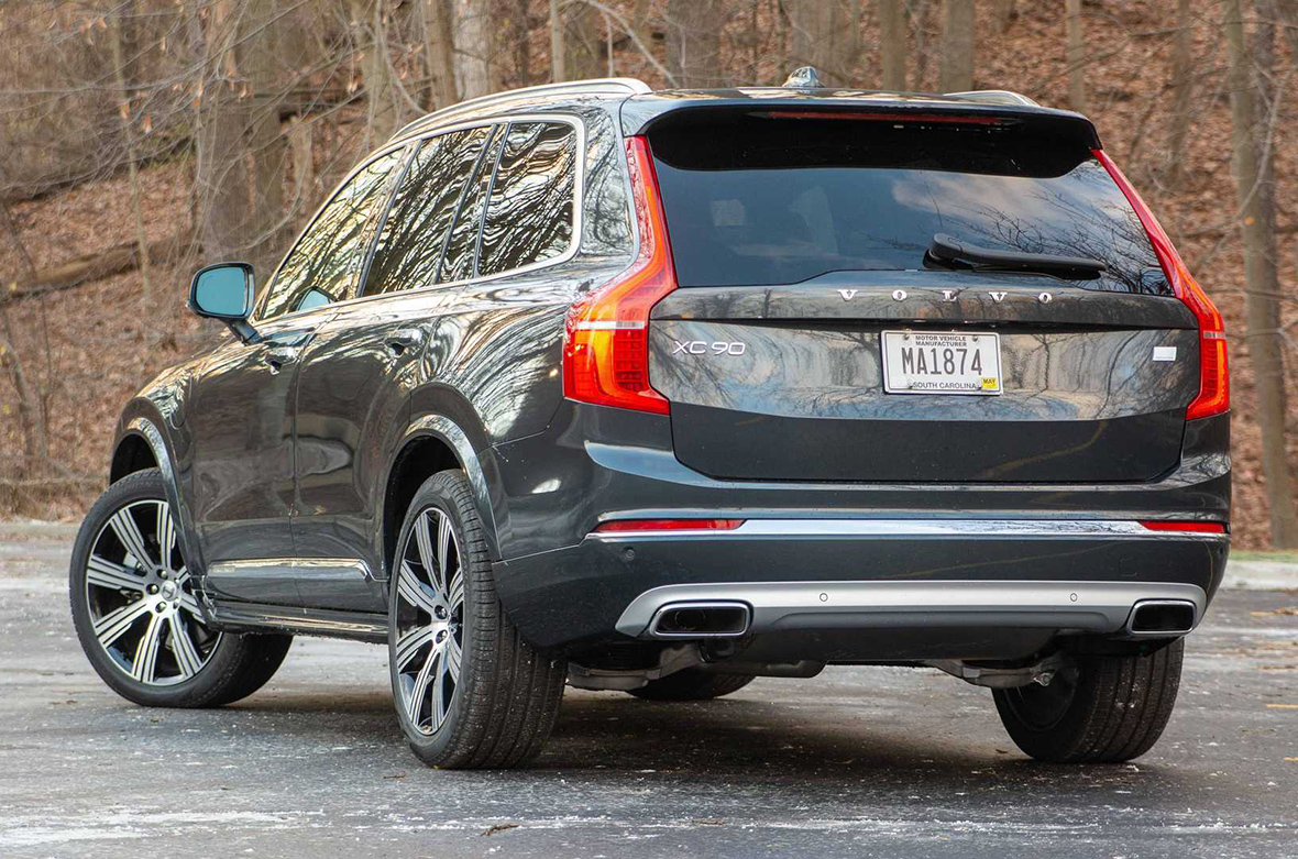 2021-volvo-xc90-recharge-t8-rear-quarter-tight.jpg